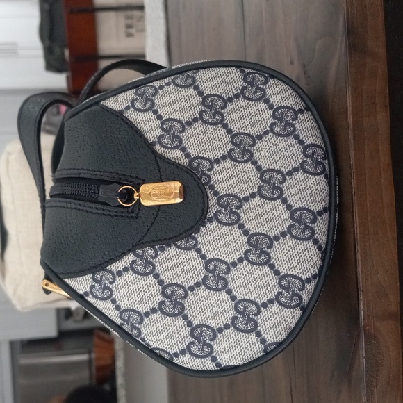 Authentic Vintage Gucci GG Monogram Supreme Tubular Satchel Bag - Picture 5 of 10